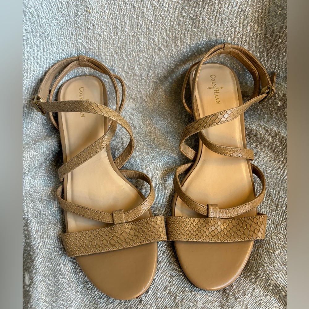 Cole Haan Textured Strappy Tan 1.5" Wedge Leather Sandal Size‎ 8 - Picture 2 of 9